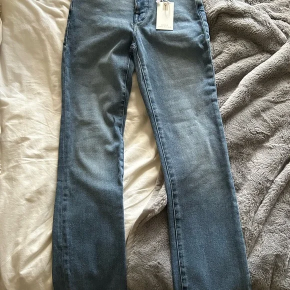 Good American straight leg jeans - New with tags!